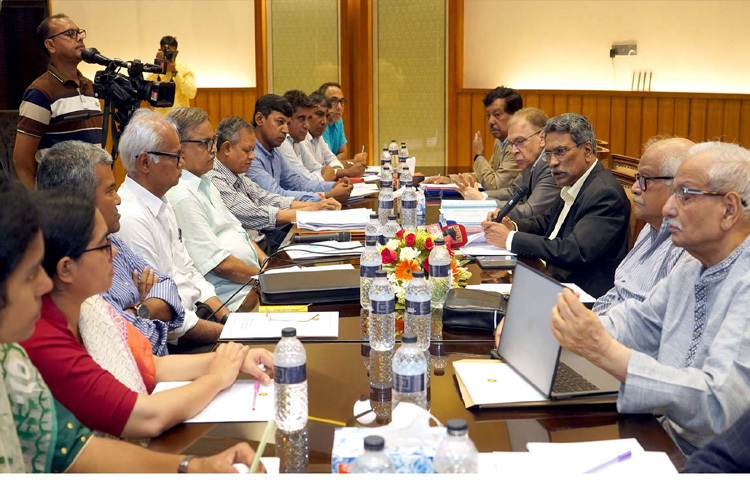 ঢাকায় জাতীয় সংসদ ভবনের এলডি হলে জাতীয় ঐকমত্য কমিশনের সঙ্গে বাংলাদেশের সমাজতান্ত্রিক দলের আলোচনা অনুষ্ঠিত হয়। এসময় কমিশনের সহ-সভাপতি অধ্যাপক আলী রীয়াজ উপস্থিত ছিলেন। ছবি: পিআইডি