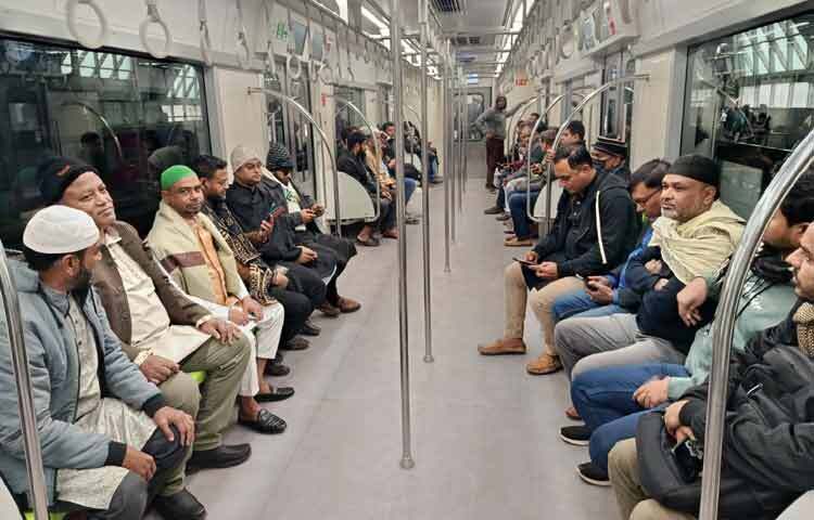 চট্টগ্রাম মহানগরীর ৪৭ নম্বর ওয়ার্ডের সাবেক কাউন্সিলর ও বন্দর থানা বিএনপির সভাপতি হাসান মুরাদের নেতৃত্বে চট্টগ্রাম থেকে আগত নেতাকর্মীরা ট্রেনে করে কমলাপুর রেলওয়ে স্টেশনে নামেন। সেখান থেকে দ্রুত জানাজাস্থলে পৌঁছাতে তারা মতিঝিল মেট্রো স্টেশন হয়ে খামারবাড়ি স্টেশনের উদ্দেশ্যে রওনা দেন। এরপর জাতীয় সংসদ ভবন এলাকার মানিক মিয়া অ্যাভিনিউয়ে দুপুর ২টায় অনুষ্ঠিত জানাজায় অংশ নেওয়ার প্রস্তুতি নেন তারা।