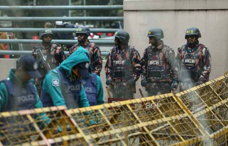 এই ঘটনা শুধুমাত্র একজন নেতার মৃত্যুতে রাজনৈতিক ও সামাজিক সমবেদনার প্রতিফলন নয়, বরং হাসপাতালের পরিচালনায় নতুন চ্যালেঞ্জও সৃষ্টি করেছে। এভারকেয়ার হাসপাতাল এখন দেশের রাজনৈতিক ও সামাজিক মনোযোগের কেন্দ্রবিন্দুতে পরিণত হয়েছে।