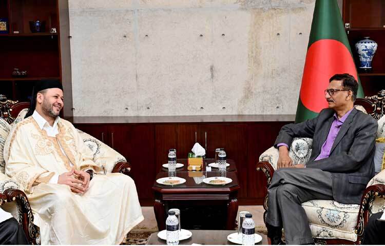 আজ পররাষ্ট্র উপদেষ্টা মো. তৌহিদ হোসেনের সঙ্গে সাক্ষাৎ করেন বাংলাদেশে নিযুক্ত লিবিয়ার রাষ্ট্রদূত আবদুল মুতালেব এস এম সুলাইমান। ছবি: পিআইডি