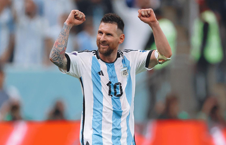 গ্রুপ পর্বের প্রথম ম্যাচেই সৌদি আরবের কাছে পরাজয়। কিন্তু এরপর একে একে সব বাধা জয় করে আর্জেন্টিনা পৌঁছে যায় ফাইনালে।