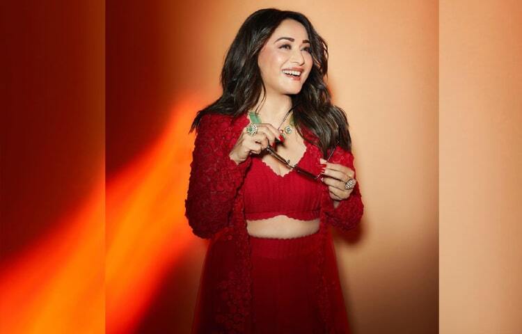 তবে এখন আর বড়পর্দায় তাকে আগের মতো দেখা যায় না। তবে ভক্তদের নিরাশ করেন না তিনি। ছবি: ইনস্টাগ্রাম