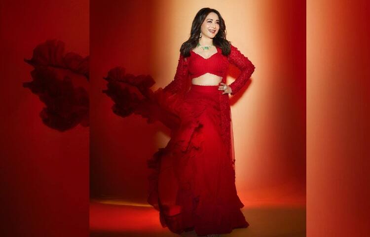 বর্তমানে একাধিক ডান্স রিয়্যালিটি শোতে বিচারকের আসনে দেখা মেলে অভিনেত্রীর। এছাড়া বিভিন্ন টিভি শো, ওয়েব সিরিজে প্রায়ই দেখা যায় তার ঝলক। ছবি: ইনস্টাগ্রাম