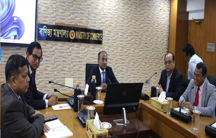 মন্ত্রণালয়ের সম্মেলন কক্ষে কর্মকর্তা ও দপ্তর-সংস্থার প্রধানদের সঙ্গে মতবিনিময় সভায় বক্তৃতা করেন বাণিজ্য মন্ত্রণালয়ের সচিব মাহবুবুর রহমান। ছবি: পিআইডি