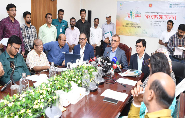 মন্ত্রণালয়ের সম্মেলনকক্ষে ‘জাতীয় ও আন্তর্জাতিক যুব দিবস’ উদযাপন উপলক্ষ্যে আয়োজিত সংবাদ সম্মেলনে ব্রিফ করেন যুব ও ক্রীড়া সচিব মো. মাহবুব-উল-আলম। ছবি: পিআইডি