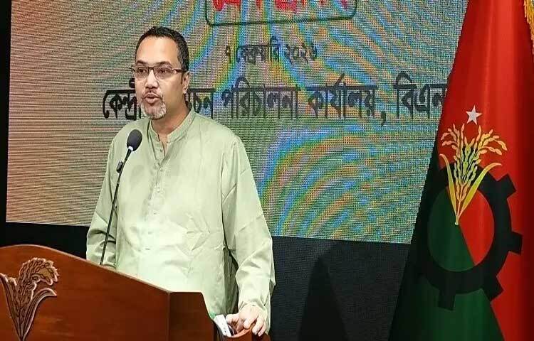 বিএনপির কেন্দ্রীয় নির্বাচন পরিচালনা কমিটির মুখপাত্র ও চেয়ারম্যানের উপদেষ্টা মাহদী আমিন বলেছেন, একটি রাজনৈতিক দল পরিকল্পিতভাবে ইলেকশন ইঞ্জিনিয়ারিংয়ের প্রস্তুতি নিচ্ছে। লক্ষ্মীপুরে সেই দলের নেতাদের ভোটের সিল তৈরির ঘটনা তারই প্রমাণ। পাশাপাশি আমরা বিভিন্ন জায়গা থেকে খবর পাচ্ছি, ধর্মীয় অনুভূতিকে অপব্যবহার করে এবং জাল ভোট দেওয়ার উদ্দেশ্যে বিপুলসংখ্যক বোরকা এবং নিকাব প্রস্তুত করা হয়েছে।