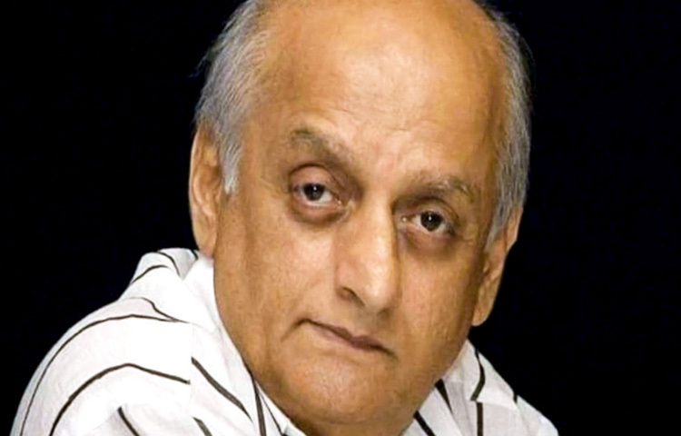 তার ভাই মহেশ ভাট একজন বিখ্যাত পরিচালক ও প্রযোজক, যিনি পরবর্তীতে মুকেশ ভাটের সঙ্গে মিলে গঠন করেন বলিউডের অন্যতম প্রভাবশালী প্রযোজনা সংস্থা ‘বিশেষ ফিল্মস’।