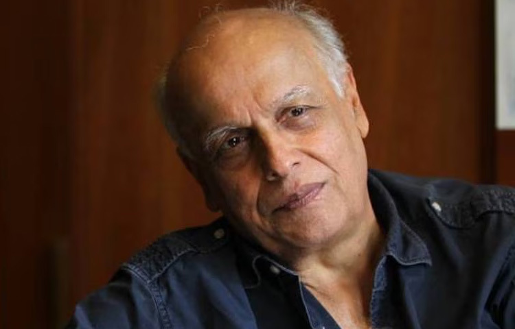 মুকেশ ভাট ব্যক্তিজীবনে এক নিরহংকারী, পরিবারমুখী মানুষ। তার একমাত্র ছেলে বিশেষ ভাটও এখন চলচ্চিত্র নির্মাণ ও প্রযোজনার সঙ্গে যুক্ত।