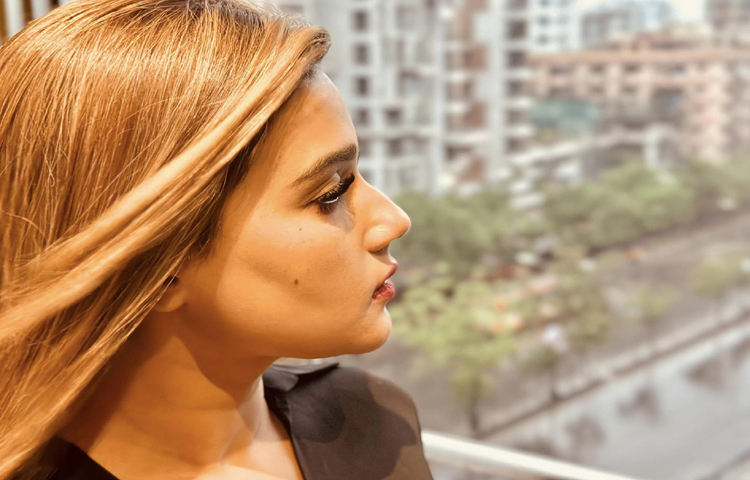 তবে কার জন্য নায়িকা আসমান-জমিন এক করেছেন সেটা এখনো অজানা।  ছবি: মাহির ফেসবুক থেকে