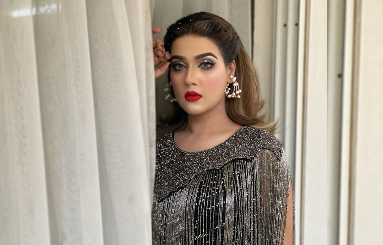 সামাজিক যোগাযোগ মাধ্যমে চোখ রাখলেই দেখা মেলে অভিনেত্রীর এই পরিবর্তন। ছবি: ফেসবুক