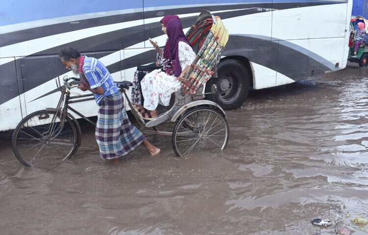 রাজধানী উন্নয়ন কর্তৃপক্ষ (রাজউক) ও সিটি করপোরেশনের যৌথ দায়িত্বে থাকা এই এলাকার জলাবদ্ধতা নিরসনে নানা প্রকল্প হাতে নেওয়া হলেও বাস্তবে এর প্রভাব এখনো চোখে পড়েনি।