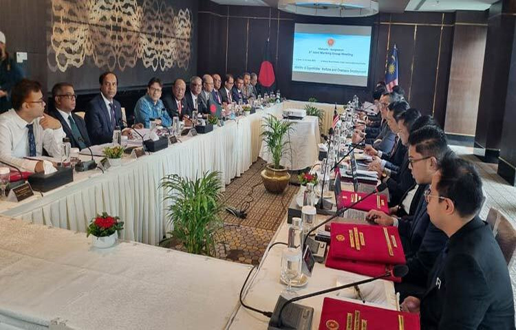 মালয়েশিয়ায় কর্মী পাঠানোর প্রক্রিয়ায় স্বচ্ছতা নিশ্চিত করা হবে। কোনো অনিয়ম ও বৈষম্যের সুযোগ রাখা হবে না বলে জানিয়েছেন প্রধান উপদেষ্টার আন্তর্জাতিক বিষয়ক বিশেষ দূত লুৎফে সিদ্দিকী। ছবি: সংগৃহীত