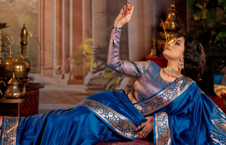 এবার দুর্গাপূজা উপলক্ষে তার নতুন ছবি ঘিরে ভক্তরা ভরে দিচ্ছেন শুভেচ্ছা আর প্রশংসায়। কেউ লিখছেন, ‘দারুণ লাগছে আপনাকে, একেবারে পুজোর আবহ ছড়িয়ে দিচ্ছেন।’ আবার কেউ বলছেন, আপনিই আমাদের অষ্টমীর সাজ।’