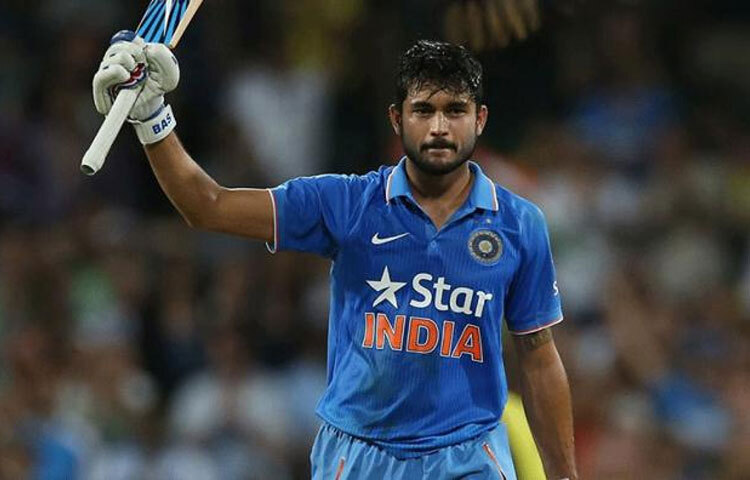 মনিশ ছোটবেলা থেকেই খেলাধুলায় দারুণ আগ্রহী ছিলেন। তার পরিবার বেঙ্গালুরুতে চলে গেলে সেখানেই ক্রিকেটের প্রতি ভালোবাসা আরও বেড়ে ওঠে। বেঙ্গালুরুর স্কুল ক্রিকেটে তিনি দ্রুত নজর কাড়েন। বয়সভিত্তিক দলে খেলতে খেলতে খুব অল্প বয়সেই জাতীয় দলে খেলার স্বপ্ন বুনতে শুরু করেন।