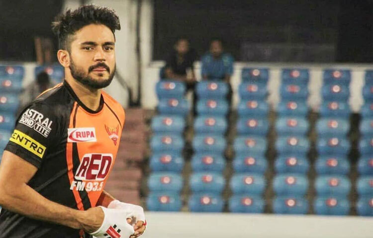 যতটা প্রত্যাশা তৈরি করেছিলেন, তত দ্রুত জাতীয় দলে সুযোগ পাননি মনিশ। তবে ২০১৫ সালে জিম্বাবুয়ের বিপক্ষে ওয়ানডে অভিষেক হয় তার। এরপর অস্ট্রেলিয়ার মাটিতে ২০১৬ সালের সিডনি ওয়ানডেতে অনবদ্য সেঞ্চুরি করে ভারতকে ঐতিহাসিক জয় এনে দেন। সেই ইনিংস আজও ভারতীয় ক্রিকেটপ্রেমীদের মনে গেঁথে আছে।