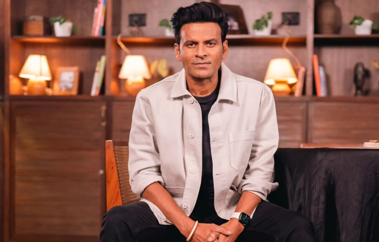 শৈশব থেকেই অভিনেতা হওয়ার ইচ্ছে ছিল তার। তাই তো ১৭ বছর বয়সে দিল্লিতে পাড়ি জমান এবং রাষ্ট্রীয় নাট্য বিদ্যালয়ে ভর্তির আবেদন করেন। তিনি একমাত্র ব্যক্তি যিনি চারবার এই বিদ্যালয় থেকে প্রত্যাখ্যাত হন।