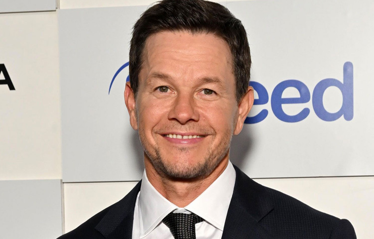 এরপর ‘দ্যা ফাইটার’ (২০১০) ছবিতে তিনি একজন বক্সারের চরিত্রে অভিনয় করে দেখিয়ে দেন তার অভিনয়ের গভীরতা এবং শারীরিক প্রস্তুতির ক্ষমতা। প্রযোজক হিসেবেও এই সিনেমার জন্য অস্কারে মনোনীত হন।