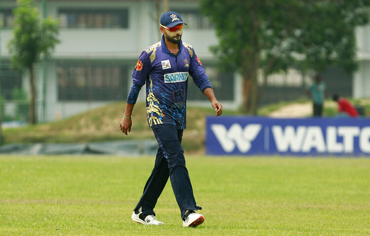 তিনি ছিলেন সেই অধিনায়ক, যিনি হার মানতে জানতেন না, যিনি নিজের আহত হাঁটু নিয়েও মাঠে নেমেছেন দলের জন্য। তার নেতৃত্বে বাংলাদেশের তরুণ ক্রিকেটাররা শিখেছে জয়ের মানে, শিখেছে কিভাবে আত্মবিশ্বাস নিয়ে খেলতে হয় বড় মঞ্চে।