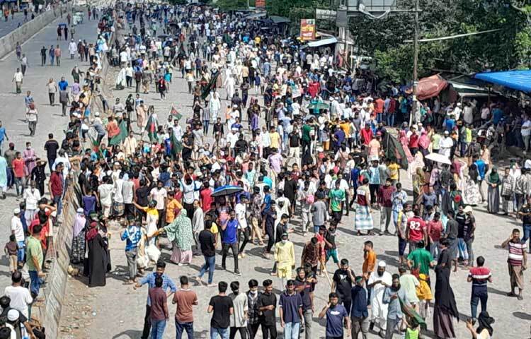এর আগে দুইদিনের নতুন কর্মসূচি ঘোষণা করেছিল কোটা সংস্কার আন্দোলন ঘিরে গড়ে ওঠা এই বৈষম্যবিরোধী ছাত্র আন্দোলন। পুরো জুলাই মাসজুড়ে চলে এই আন্দোলন। ছবি: মাসুদ রানা