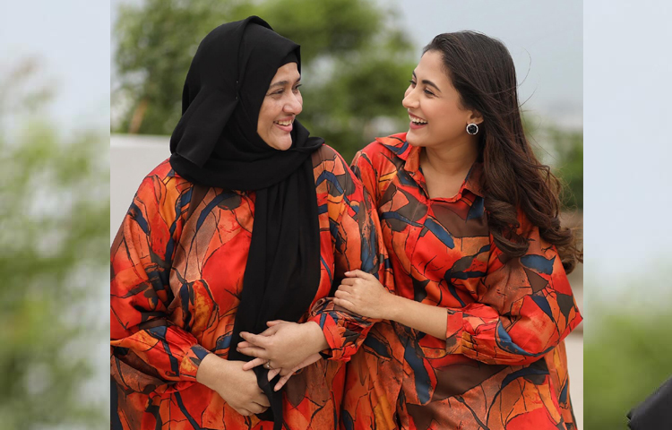 কাজ নিয়ে আলোচনায় থাকা মেহজাবীন সব সময়ই আড়ালে রাখতে পছন্দ করেন তার ব্যক্তি জীবন। তাকে নিয়ে যত আলোচনা সব তার কাজকে ঘিরেই। ছবি: মেহজাবীনের ফেসবুক থেকে