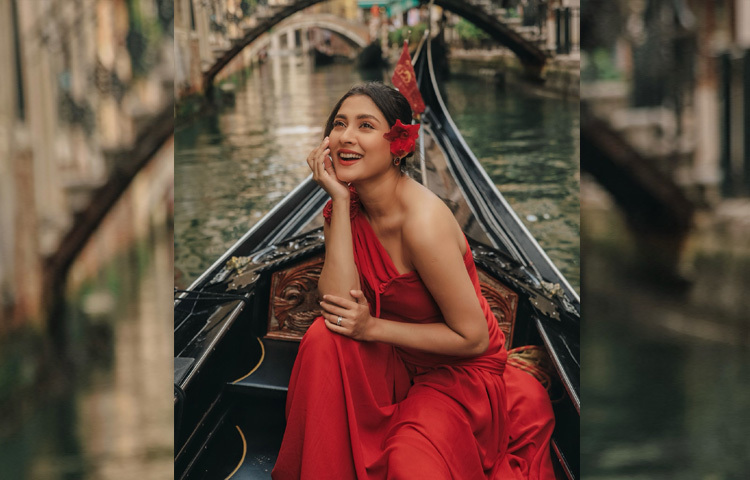 সামাজিক যোগাযোগমাধ্যমে শেয়ার করা ছবিগুলোতে তার উপস্থিতি রীতিমতো চমকে দিচ্ছে ভক্তদের।