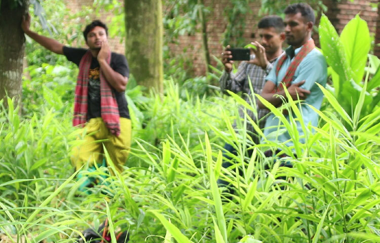মেহেরপুর কৃষি সম্প্রসারণ অধিদপ্তরের উপপরিচালক (ভারপ্রাপ্ত) সামসুল আলম বলেন, ‘বস্তায় আদা চাষ সময়োপযোগী ও লাভজনক। এতে অনাবাদি জমি কাজে লাগানো যায়। অল্প পরিসরে বাড়ির আশপাশে চাষ সম্ভব। আমরা কৃষকদের প্রশিক্ষণ ও কারিগরি সহায়তা দিচ্ছি।’