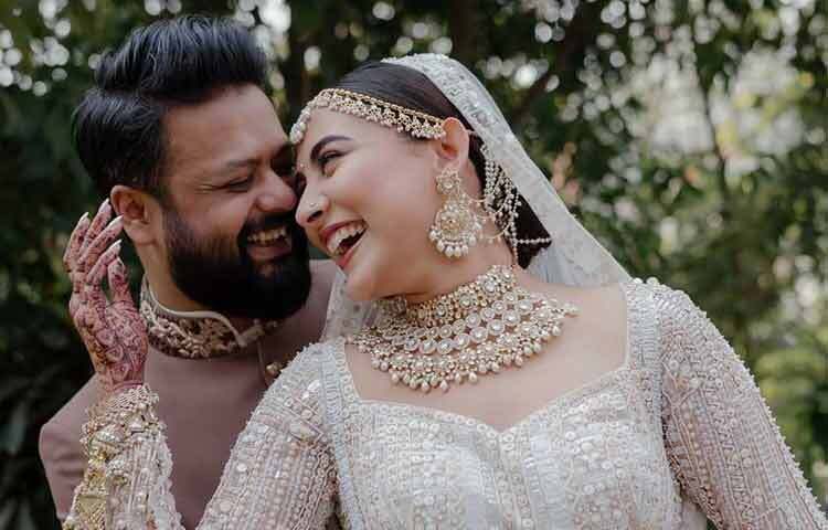 মেহজাবীন চৌধুরী: ২০২৫ এর ১৪ ফেব্রুয়ারি বিবাহবন্ধনে আবদ্ধ হন জনপ্রিয় অভিনেত্রী মেহজাবীন চৌধুরী ও নির্মাতা আদনান আল রাজীব। দীর্ঘ ১৩ বছরের প্রেমের সম্পর্কের পর তাদের বিয়ের খবর শোবিজ অঙ্গনে ইতিবাচক সাড়া ফেলে।