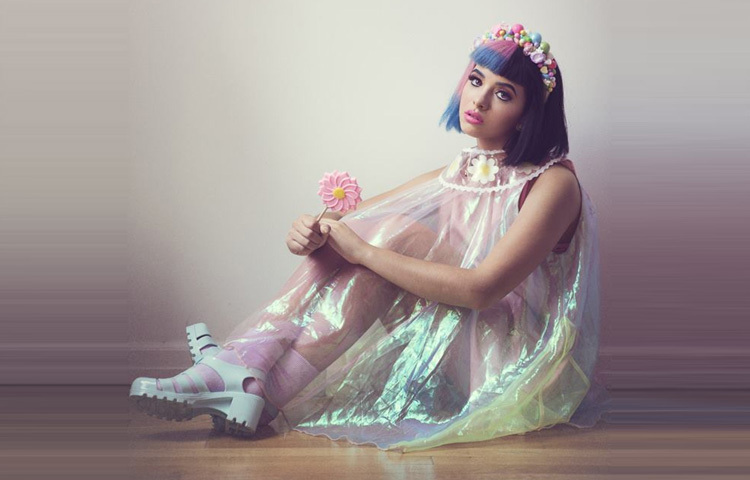 ‘দ্যা ভয়েস’ নামক রিয়্যালিটি শোয়ের তৃতীয় সিজনে অংশ নিয়ে প্রথমবারের মতো আন্তর্জাতিক দৃষ্টিতে আসেন তিনি। যদিও শোয়ের শীর্ষ পর্যায়ে পৌঁছাতে পারেননি, তবে নিজের স্বতন্ত্রতা এবং মৌলিকতার জন্য দর্শকদের মনে জায়গা করে নিয়েছেন মেলানি।