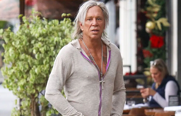 ৭০ ও ৮০’র দশকে হলিউডে নতুন নায়ক হিসেবে আত্মপ্রকাশ করেন মিকি। দিনার (১৯৮২), রুমবেল ফিশ (১৯৮৩), সাড়ে নাইন উইকস (১৯৮৬), এঞ্জেল হার্ট (১৯৮৭) একটার পর একটা সিনেমায় তিনি হয়ে ওঠেন ভিন্নধর্মী চরিত্রের প্রতীক। তার অভিনয়ে ছিল কাঁচা আবেগ, বিদ্রোহী স্টাইল আর গভীর তীব্রতা, যা দর্শকদের কাছে তাকে অনন্য করে তুলেছিল।