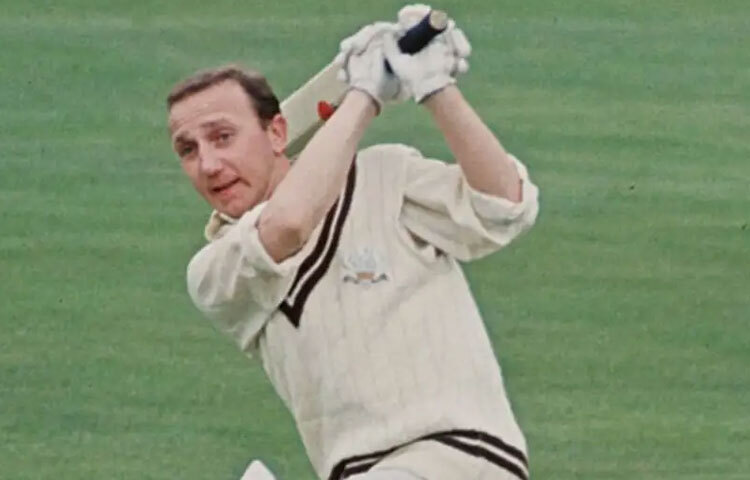 মিকি স্টুয়ার্টের নাম উচ্চারণ হলেই প্রথমেই আসে সারে কাউন্টি ক্রিকেট ক্লাবের কথা। ১৯৫৪ থেকে ১৯৭২ পর্যন্ত দীর্ঘ প্রায় দুই দশক তিনি সারেকে প্রতিনিধিত্ব করেছেন।