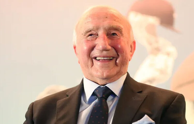 নতুন প্রজন্মের খেলোয়াড়রা তার জীবন থেকে শেখে দায়িত্বশীলতা, কঠোর পরিশ্রম আর খেলার প্রতি ভালোবাসা।