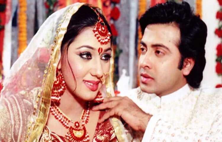 ২০০৪ সালে ‘কাল সকালে’ চলচ্চিত্রের মাধ্যমে রূপালি পর্দায় অভিষেক হলেও, প্রকৃত পরিচিতি আসে ২০০৬ সালে ‘কোটি টাকার কাবিন’ ছবির মাধ্যমে।