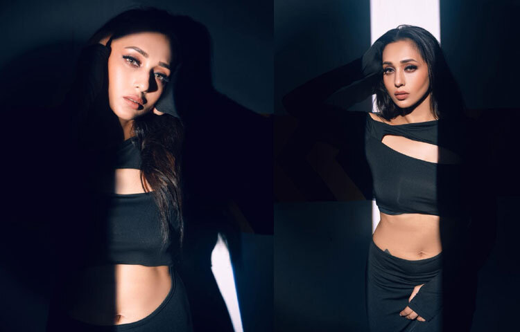 বিশেষভাবে নজর কেড়েছে পোশাকটির সাহসী কাট-আউট ডিজাইন। গ্ল্যামার ও আবেদন দুটোকেই নিখুঁতভাবে মেলাতে পেরেছেন তিনি।