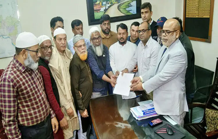 জাতীয় সংসদ নির্বাচনের রাজশাহী-২ আসনের বিএনপি মনোনীত প্রার্থী মিজানুর রহমান মিনু মনোনয়নপত্র সংগ্রহ করছেন। ছবি: সাখাওয়াত হোসেন