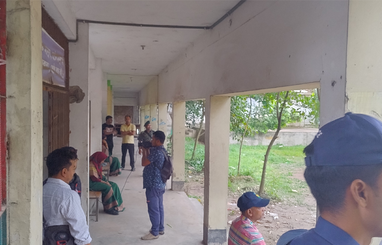 প্রথম ধাপে চেয়ারম্যান পদে ৮, ভাইস চেয়ারম্যান ও মহিলা ভাইস চেয়ারম্যান পদে ১০ করে অর্থাৎ মোট ২৮ জন প্রার্থী এরই মধ্যে বিনা প্রতিদ্বন্দ্বিতায় বিজয়ী হয়েছেন।