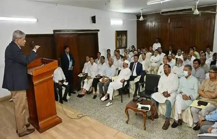 ঢাকা জেলাসহ তিন বিভাগের সংসদ সদস্যদের নিয়ে শুরু হয়েছে বিএনপির দ্বিতীয় দিনের প্রশিক্ষণ কর্মশালা। সকাল ১০টায় গুলশানে বিএনপি চেয়ারম্যানের কার্যালয়ে এই কর্মশালার উদ্বোধন করেন দলটির মহাসচিব ও স্থানীয় সরকার মন্ত্রী মির্জা ফখরুল ইসলাম আলমগীর।