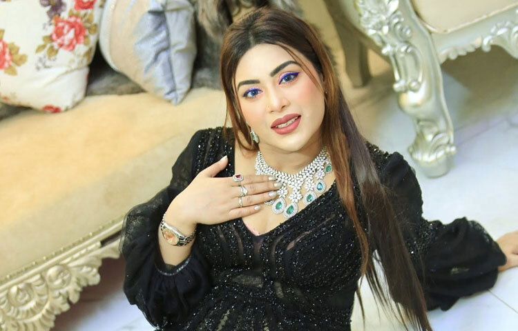 অভিনয়ের পাশাপাশি তার স্টাইল, ফ্যাশন সেন্স এবং অফ-স্ক্রিন ব্যক্তিত্বও দর্শকের কাছে সমানভাবে সমাদৃত।