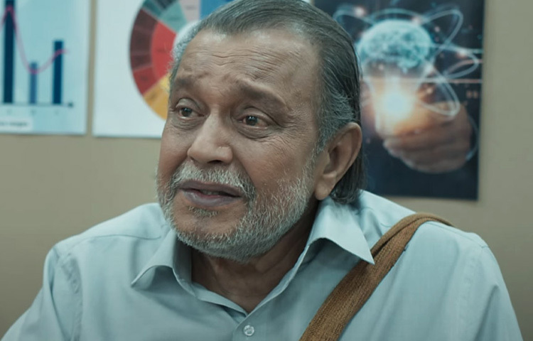 ১৯৭৬ সালে মৃণাল সেনের ছবি ‘মৃগয়া’-র হাত ধরে টলিপাড়ায় ডেবিউ করেছিলেন মিঠুন।