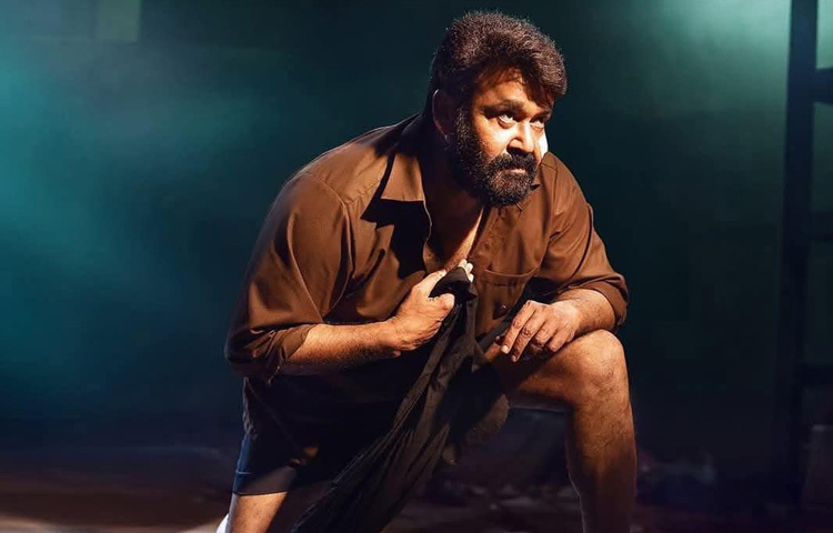 ‘ভারাভেল্পু’, ‘কিরীদম’, ‘স্পাদিক’, ‘দাশারথম’, ‘ভানাপ্রস্তম’, ‘নরান’, ‘দৃশ্যম’, কিংবা সাম্প্রতিক ‘মারাক্কার’ প্রতিটি ছবিতেই তিনি ভিন্ন রূপে, ভিন্ন আবেগে হাজির হয়েছেন।