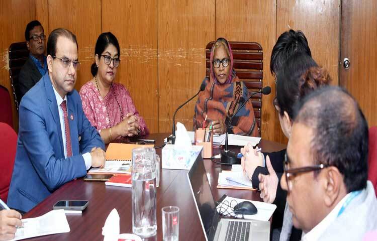 মন্ত্রণালয়ের সম্মেলন কক্ষে ইউনাইটেড নেশন্স পপুলেশন ফান্ডে কারিগরি সহায়তায় ভায়োলেন্স এগেইনস্ট ওম্যানের জরিপ ২০২৪ সংক্রান্ত সভায় সভাপতিত্ব করেন মহিলা ও শিশু বিষয়ক মন্ত্রণালয়ের সিনিয়র সচিব মমতাজ আহমেদ। ছবি: পিআইডি
