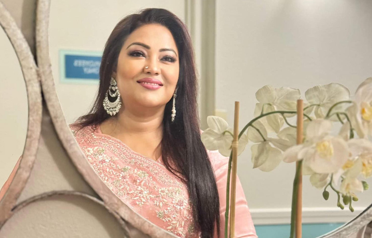 নিজস্ব ভঙ্গিতে সহজ-সরল কথায় কষ্ট, প্রেম, জীবনসংগ্রাম আর গ্রামীণ বাস্তবতার মিশ্রণে তিনি এমন এক ধারা গড়ে তোলেন যা শহর ও গ্রামের ভেদ মুছে দিয়ে সবাইকে আকৃষ্ট করে।