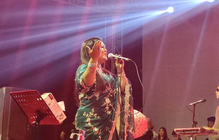 ১৯৭৪ সালের এই দিনে মানিকগঞ্জের সিংগাইরে জন্ম তার।