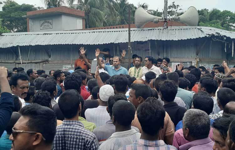 বাগেরহাটে সংখ্যালঘুদের জানমাল ও রাষ্ট্রীয় সম্পদ রক্ষায় টহলে নেমেছে বিএনপি। ছবি: আবু হোসাইন সুমন