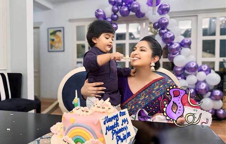 ক্যাপশনে লিখেছেন, ‘এ আমার এক সুখের জীবন। আমার সুখ পাখিরা। আমার মেয়ের এক মাস হয়ে গেলো আলহামদুলিল্লাহ।’ সঙ্গে জুড়ে দিয়েছেন ভালোবাসার ইমুজি। ছবি: পরীমণির ফেসবুক থেকে