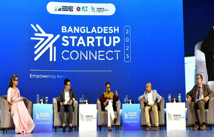 ঢাকায় হোটেল ইন্টারকন্টিনেন্টালে ‘বাংলাদেশ ইনভেস্টমেন্ট সামিট ২০২৫’-এর বাংলাদেশ স্টার্টআপ কানেক্ট সেশনে অংশ নেন বাংলাদেশ ব্যাংকের গভর্নর আহসান এইচ মনসুর। ছবি: পিআইডি