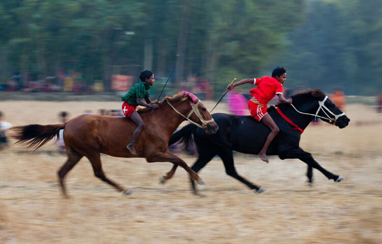 ‘সেভ দ্য পিপল’ নামের অলাভজনক সংগঠনের উদ্যোগে আয়োজিত প্রদর্শনীতে সহযোগিতা করেছে ইউনাইটেড ন্যাশন অ্যাসোসিয়েশন অব ইউএসএ–কুইন্স চ্যাপ্টার, পিস সেন্টার অব ইউএসএ এবং ইন্টারফেইথ সেন্টার অব ইউএসএ।