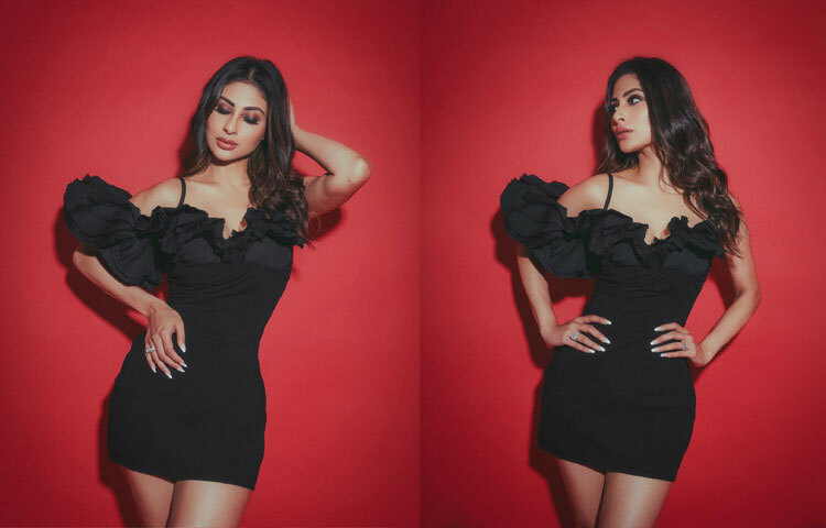 দুপুরে ভাত, ডাল ও সবজি খেতেই বেশি স্বাচ্ছন্দ্যবোধ করেন তিনি। এরপর খান মৌসুমি ফল। বিকেলে শুকনো ফলই তার স্ন্যাকসের তালিকায়। বাঙালি মেয়ে হিসেবে মিষ্টির প্রতি আলাদা দুর্বলতা আছে মৌনীর-বিশেষ করে নলেন গুড়ের সন্দেশ তার ভীষণ পছন্দের।