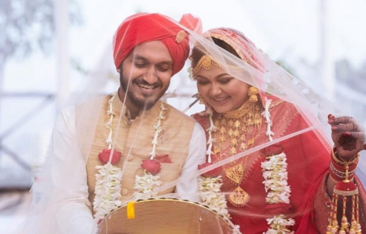 ১২ জানুয়ারি লেখক আবু সাইয়িদ রানার সঙ্গে বিবাহ বন্ধনে আবদ্ধ হয়েছেন অভিনেত্রী মৌসুমি হামিদ।