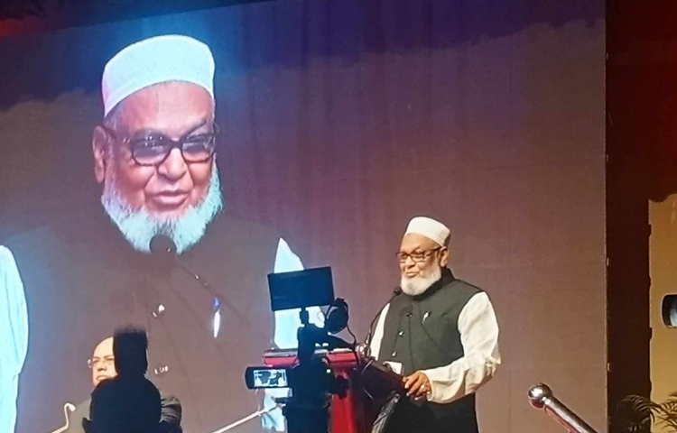 আজ বেলা ১১টায় জাতীয় জাদুঘরের শেখ ফজিলাতুন্নেছা মুজিব মিলনায়তনে শহীদ জননী জাহানারা ইমামের ৯৫তম জন্মদিন উপলক্ষে এক অনুষ্ঠানে মুক্তিযুদ্ধবিষয়ক মন্ত্রী আ. ক. ম. মোজাম্মেল হক বলেছেন, যুদ্ধাপরাধীদের বিচারের মাধ্যমে কিছুটা হলেও আমরা পাপমুক্ত হয়েছি। ছবি: হাসান আদিব