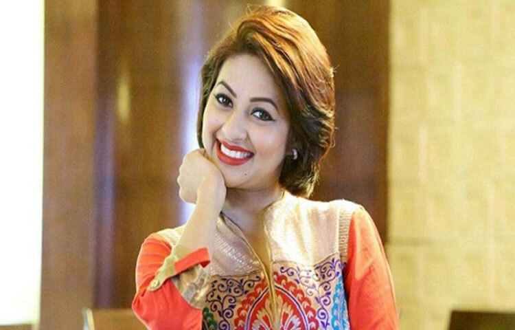 তার শুরুর জীবনটা ছিল পরিশ্রমে ভরা। একাধারে পড়াশোনা, নাচের প্রশিক্ষণ, শুটিং-সবই চালিয়ে গেছেন অবিচল মনোযোগে।